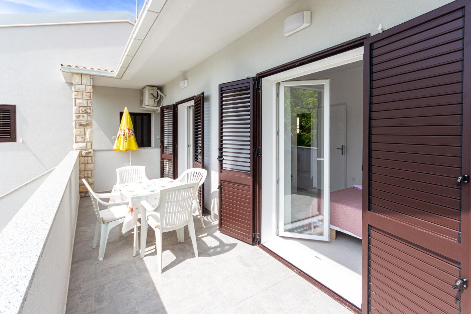 Apartments Luka Pag Town Exterior photo
