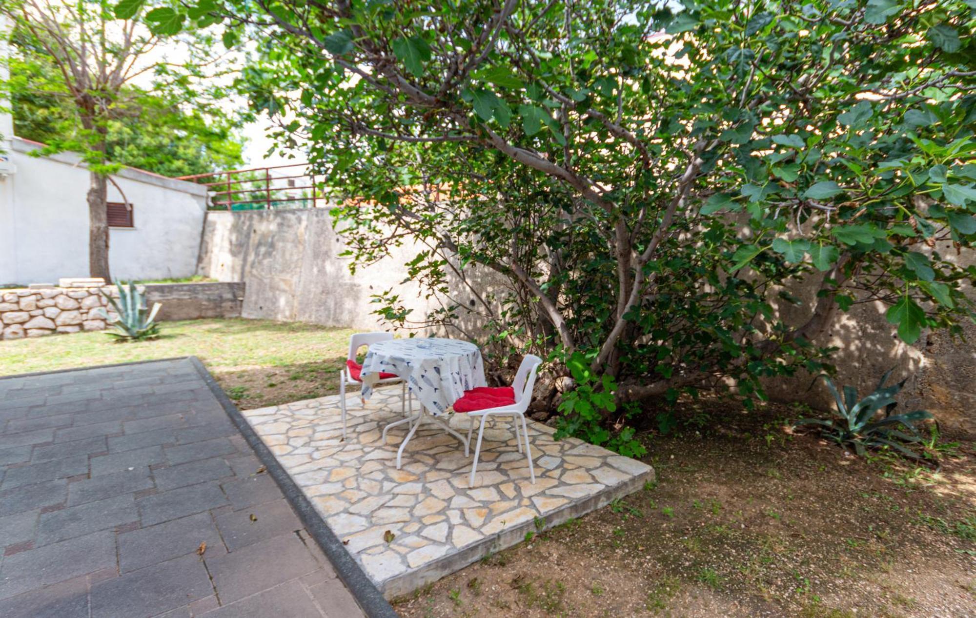 Apartments Luka Pag Town Exterior photo