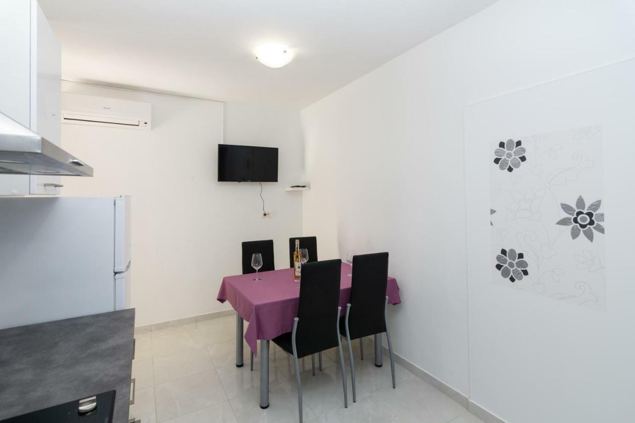 Apartments Luka Pag Town Exterior photo