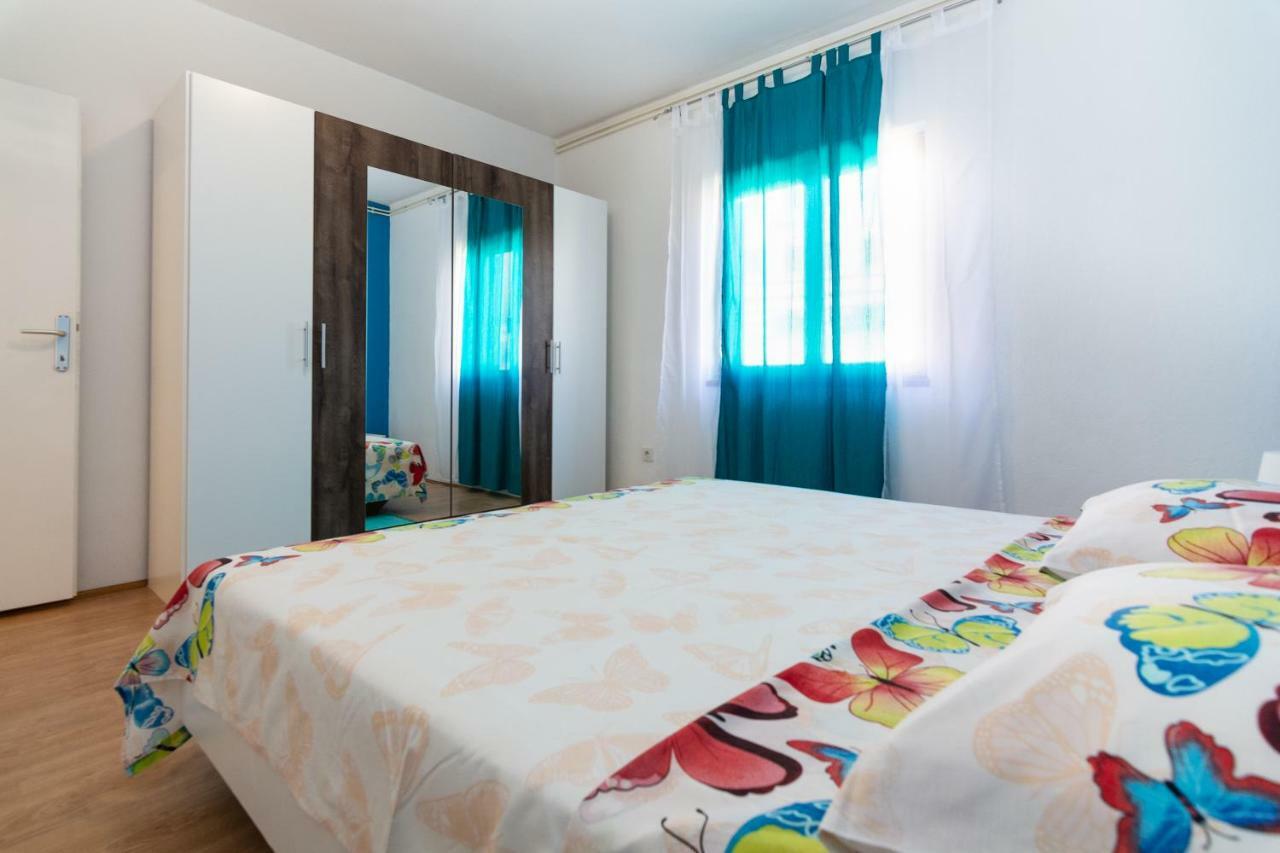 Apartments Luka Pag Town Exterior photo