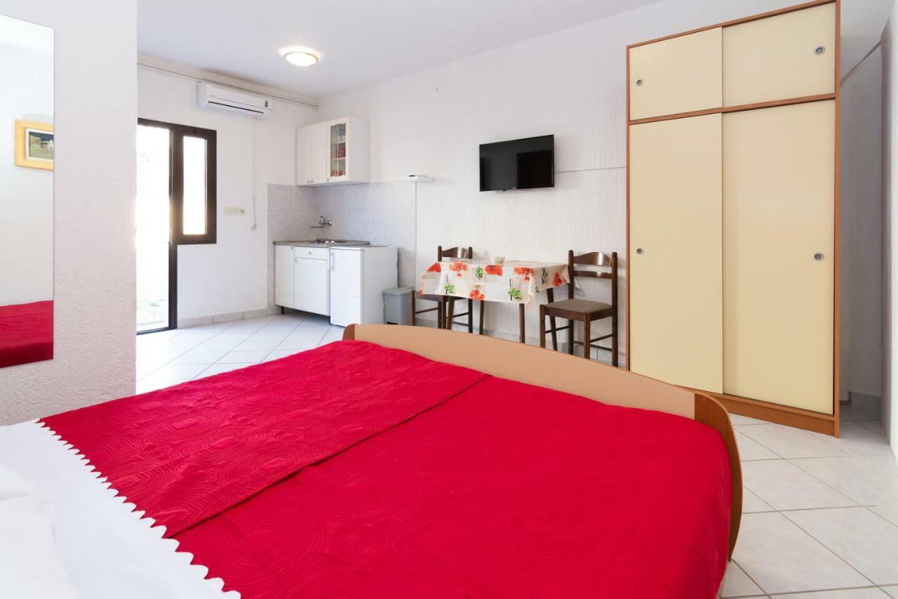 Apartments Luka Pag Town Exterior photo