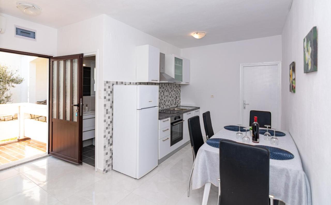 Apartments Luka Pag Town Exterior photo